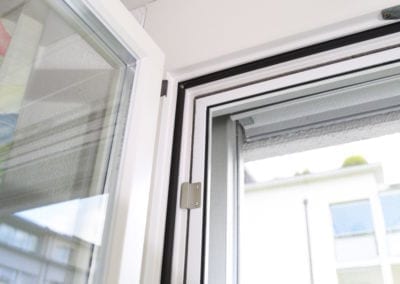 Spannrahmen im Fenster